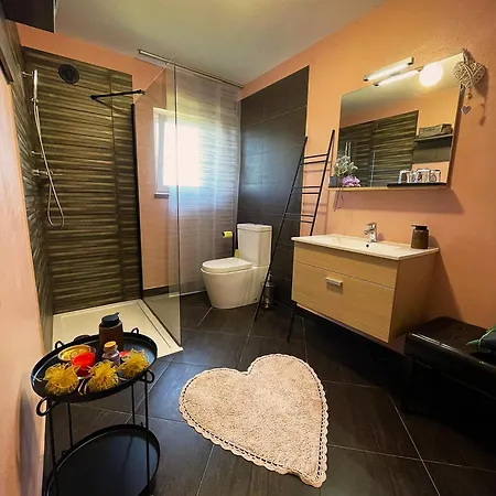 Apartma Sobe Pulec * Dobrovo