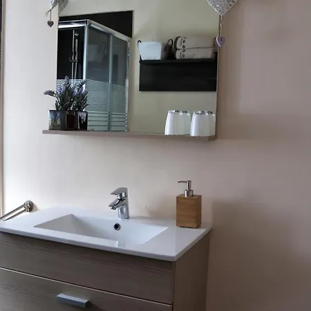 Apartma Sobe Pulec Dobrovo