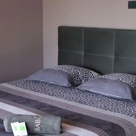 Apartma Sobe Pulec *