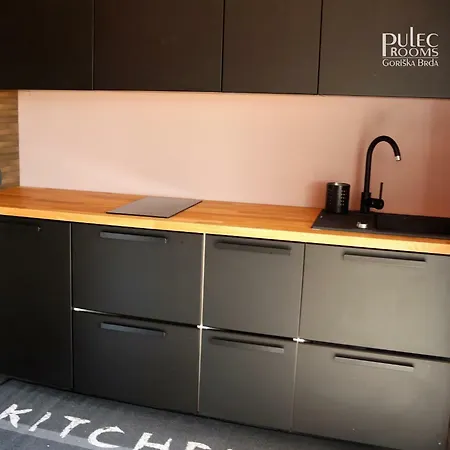 Apartma Sobe Pulec Апартаменты *