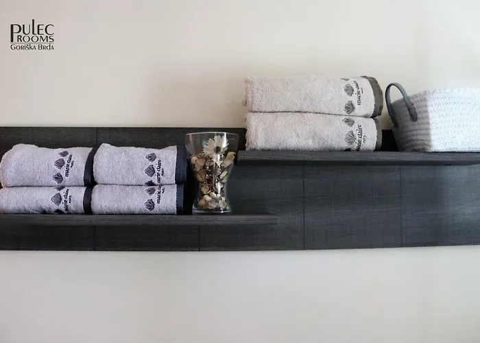 Apartma Sobe Pulec Διαμέρισμα Dobrovo